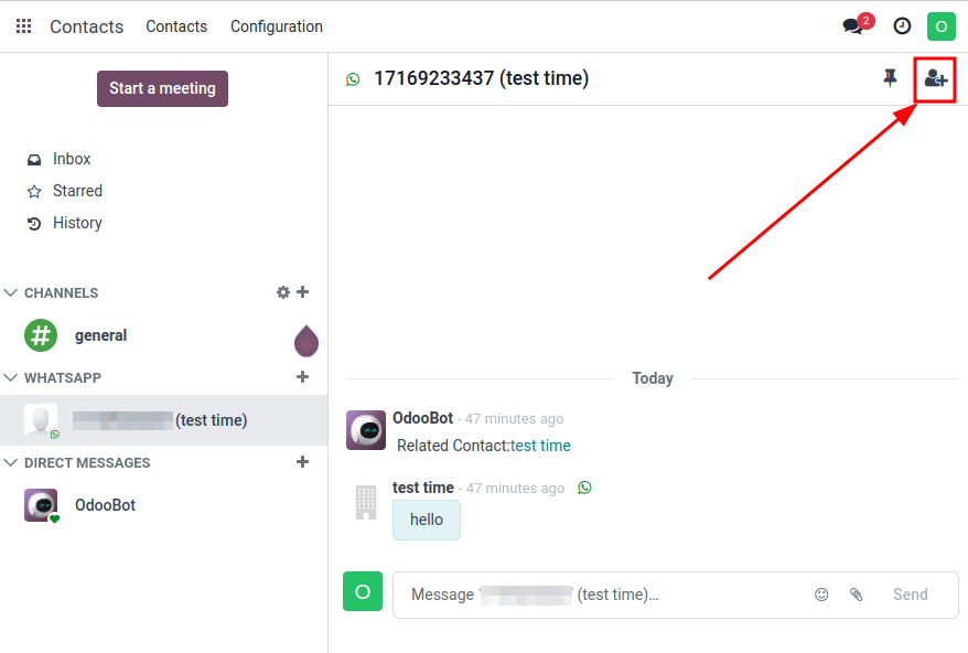 在 WhatsApp 对话中添加用户,添加用户图标突出显示。